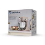 Electrolux EKM5570 Küchenmaschine, 1200 W, 10 Geschwindigkeiten, Edelstahl, Schneebesen und Deckel, Sand – Bild 14